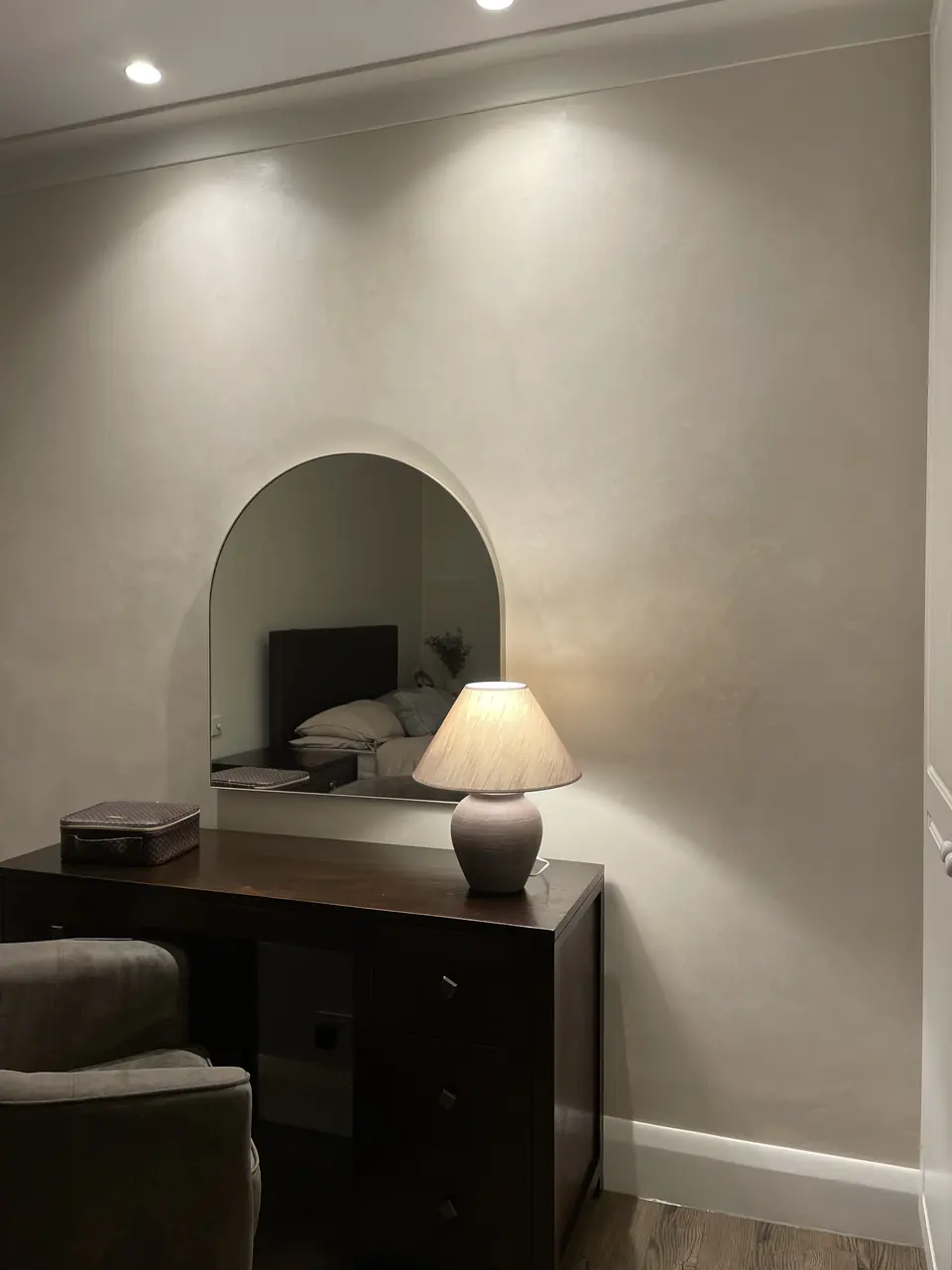 Hampstead interior with warm Venetian plaster carried through connected living spaces detail view